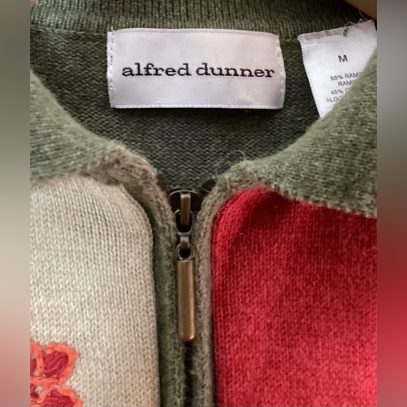Alfred Dunner cottage core zip up sweater. Green and red.  Cotton/ Ramina blend - Picture 6 of 9